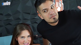 Amateurkoppel Sara Blonde En Crispasquel Gaan Los In Een Live Podcastsessie Met Intense Orale En Deepthroat Actie