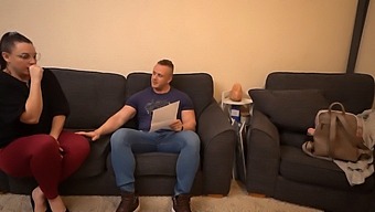 Křivá Žena S Velkým Zadečkem Dostane Nečekanou Nabídku Během Pracovního Pohovoru