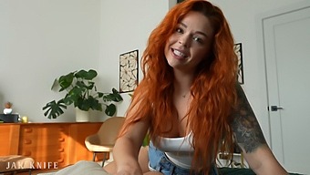 Sinatra Monroe, Een Roodharige Met Natuurlijke Grote Borsten, Maakt Een Sekstape Voor Haar Cuckold Vriendje.